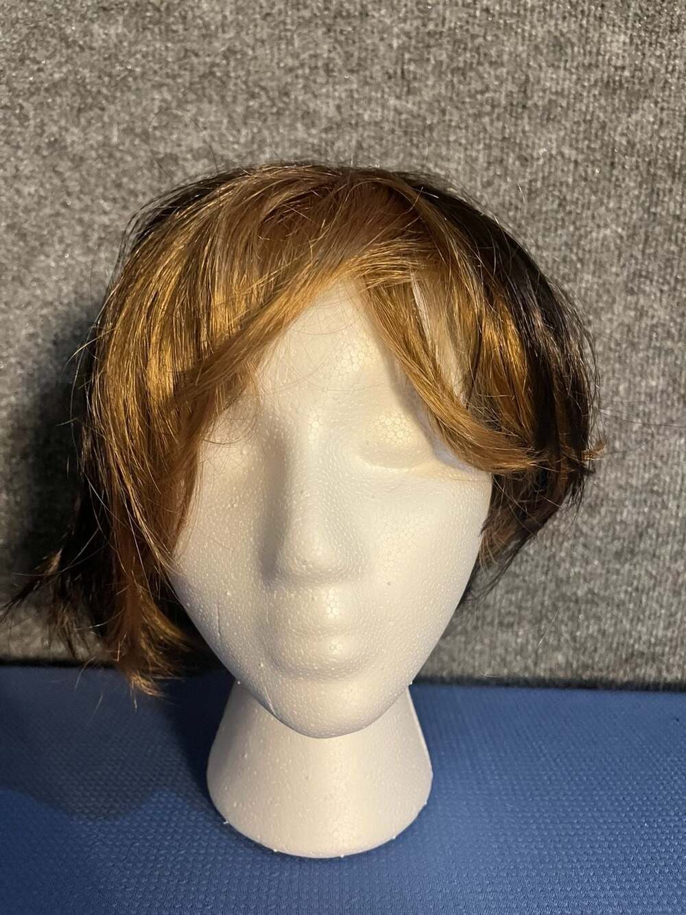 Synthetic Wig Short Layered Bob Brown Highlighted Hair 003-136